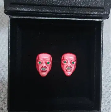 죠죠 디아볼로 귀걸이 킹 크림슨 프리미엄 반다이 (양쪽 귀용)