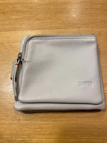 새상품급 캠퍼 CAMPER 소프트 가죽 지갑 샌드그레이