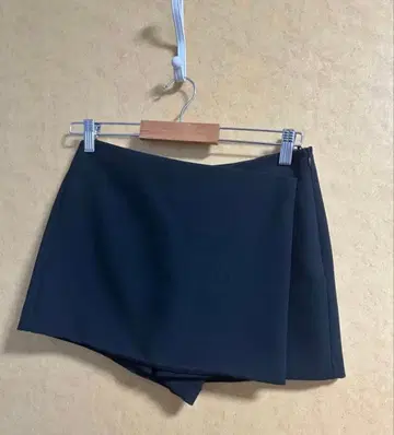 ZARA 블랙 미니 스커트 M 스코트