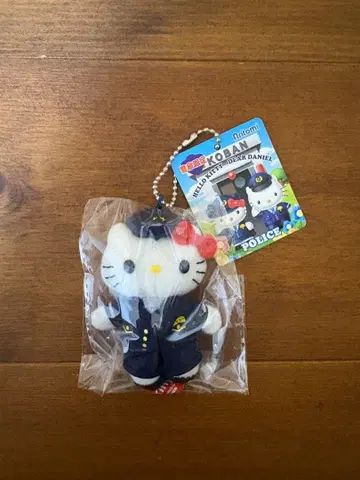 헬로키티 경찰 한정판 봉제 인형 키링 키체인 여경 파출소