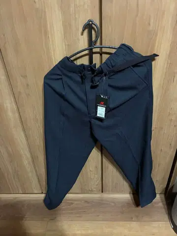 뉴발란스 AMPS5421 슬랙스 다크 그레이