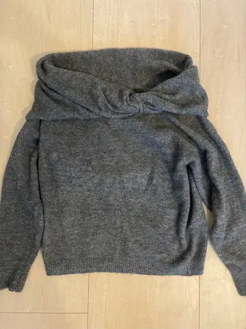 ZARA 그레이 오프숄더 니트 스웨터