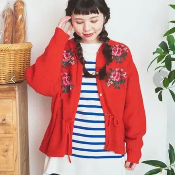 CHILD WOMAN 라무 카노코 핸드 자수 크루넥 가디건