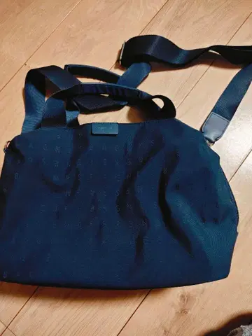 아네스 베 네이비 숄더백