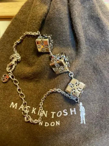 Macintosh London 블레스 레드