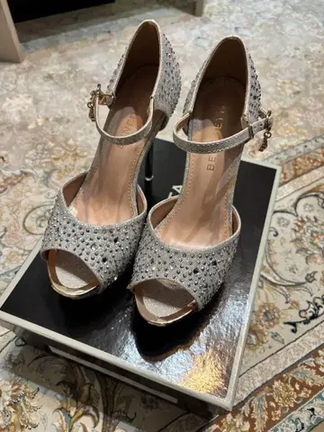 실버 비쥬 하이힐 22.5cm