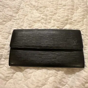 에피 가죽 블랙 장지갑