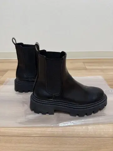 ZARA 사이드 고어 부츠 23cm