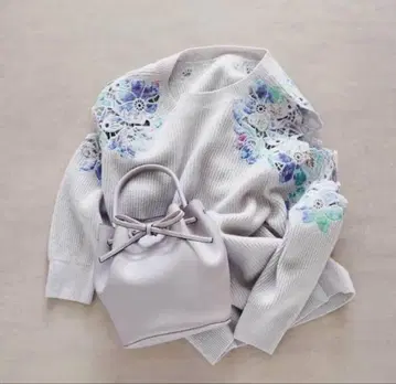 FRAY.ID 자수 니트 라벤더