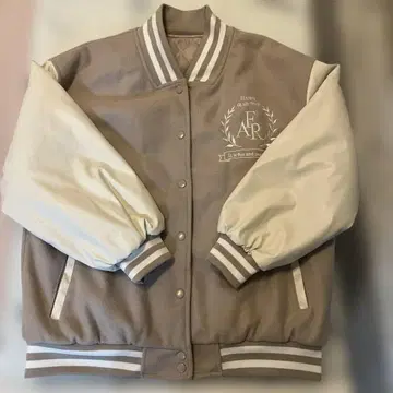 그레이 벌룬 슬리브 바시티 자켓