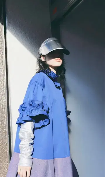 CER 프릴 장식 네이비 반팔 튜닉