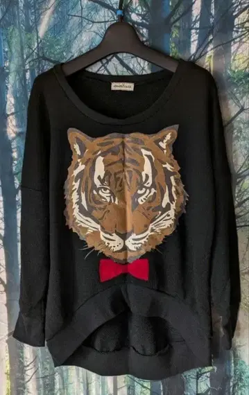 FUNKY FRUIT 호랑이 무늬 연미 맨투맨 트레이닝복