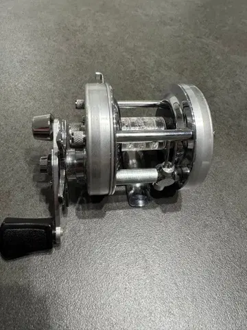 Ambassadeur 5500C 베이트 낚시릴