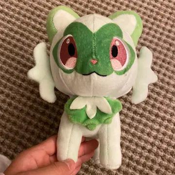 그린 컬러 캐릭터 봉제 인형