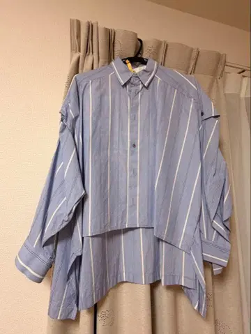 UJOH 블루 화이트 스트라이프 긴팔 셔츠