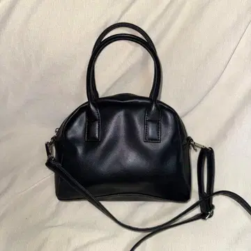 블랙 합성 피혁 숄더백