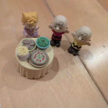 찰리 브라운 미니 피규어 세트 스누피 증정!