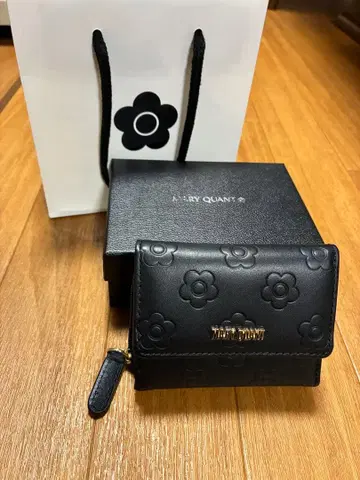 MARY QUANT 블랙 3단 폴더형 지갑