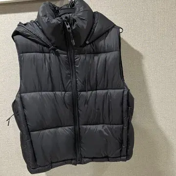 ZARA 후드 부착 블랙 다운 베스트