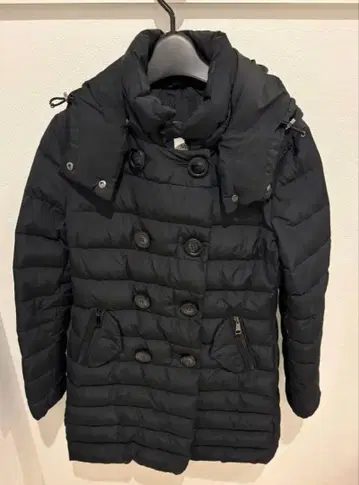 MONCLER 블랙 다운 자켓 후드 부착