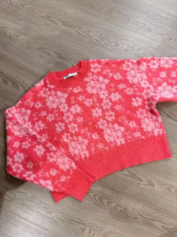 [ ZARA ] 꽃 패턴 크롭 니트 스웨터