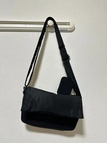 ZARA 블랙 나일론 숄더백
