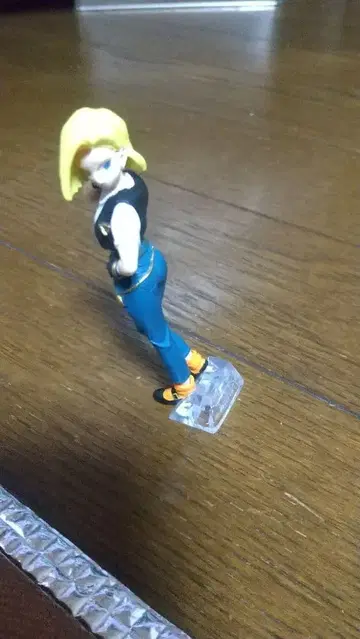 드래곤볼 인조인간 18호 피규어