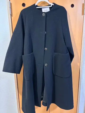 노카라 블랙 코트