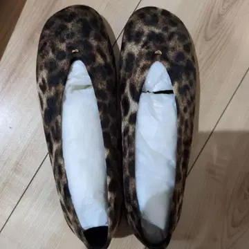 LE TALON 레오파드 무늬 플랫슈즈 240