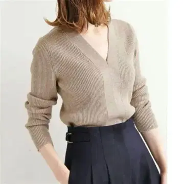 베이지 V넥 리브 니트