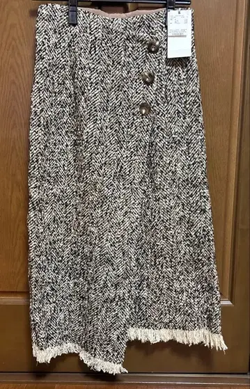 새상품 택 [ 스나이델 ] 로빙 헤링본 스커트