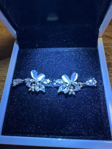 엘레강트 꽃 모티브 크리스탈 귀걸이