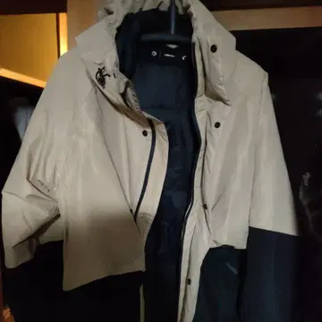 X-Warm 후드 부착 자켓 베이지 x 블랙