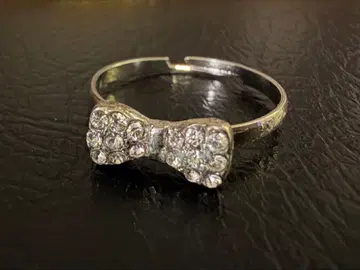 아쉬페프랑스 실버 컬러 리본형 크리스탈 반지 14호