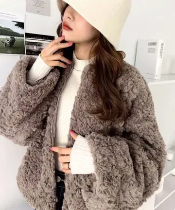 moment+ 플리스 보아 자켓 그레이쉬 베이지