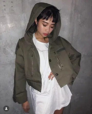 올리브색 후드 부착 자켓