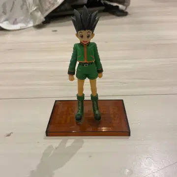 곤 피규어 받침대 포함