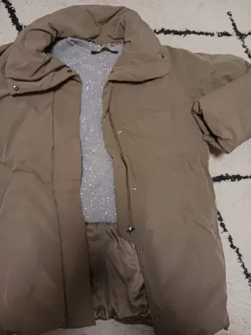 YECCA VECCA 다크 베이지 스탠드 코트