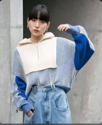 KFB 스트라이프 패턴 지퍼 하이넥 니트