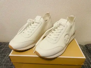 MICHAEL KORS 화이트 스니커즈