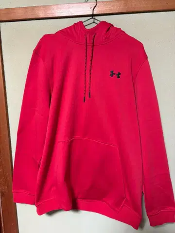 언더아머 후드 부착 후드티 레드