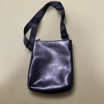 네이비 소가죽 숄더백