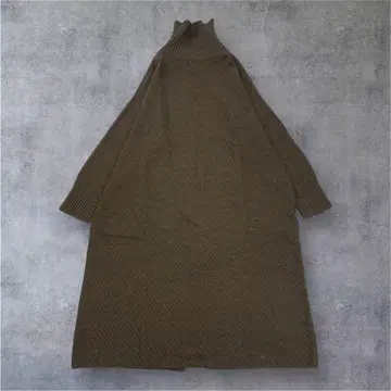 새상품급 뷰티앤유스 다이애그널 터틀넥 니트 원피스