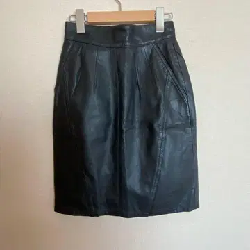 pymasso 블랙 양가죽 스커트 무릎 기장 [ S ]
