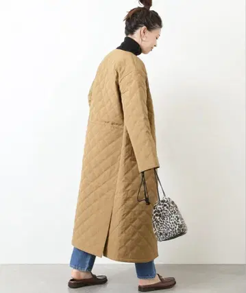 저널 스탠다드 퀼팅 노카라 롱 코트