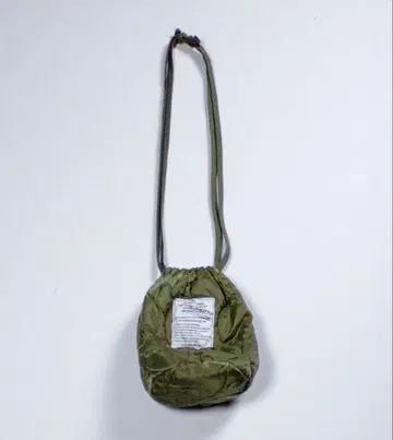 AUTHEN 올리브 그린 숄더백 올리브