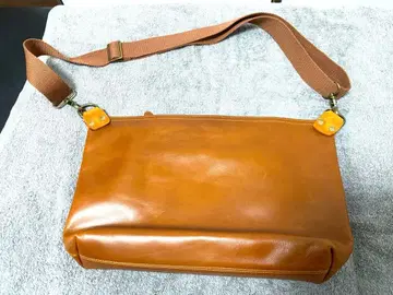 브라운 가죽 숄더백