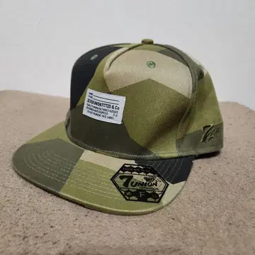 7 UNION 카모플라쥬 스냅백 캡