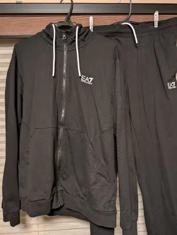 새상품급 EA7 엠포리오 아르마니 블랙 후드티 셋업 상하의