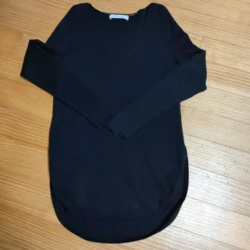 SKIN AND THREADS 블랙 V넥 니트 사이즈 1